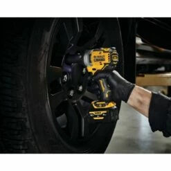 DEWALT Boulonneuse 1/2" XR 12V 5Ah Brushless - DCF901P1-QW -Bosch Soldes Magasin dewalt boulonneuse 12 xr 12v 5ah brushless dcf901p1 qw 5