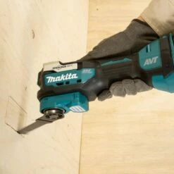 MAKITA Découpeur-ponceur Multifonctions 18 V Solo - DTM52ZJ -Bosch Soldes Magasin makita decoupeur ponceur multifonctions 18 v solo dtm52zj 3